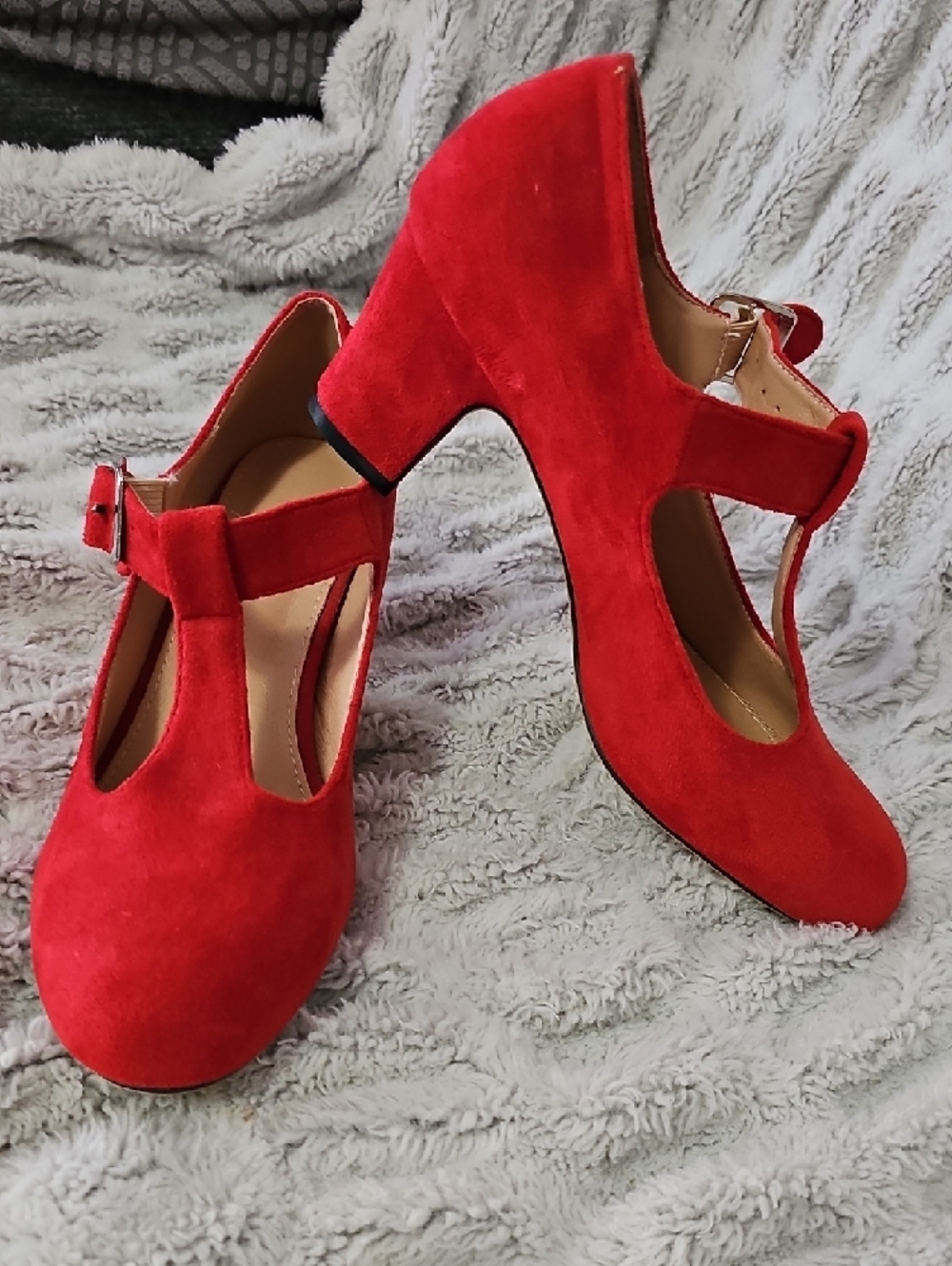Women's Red Suede T-Strap Heels - Picture 3 of 3